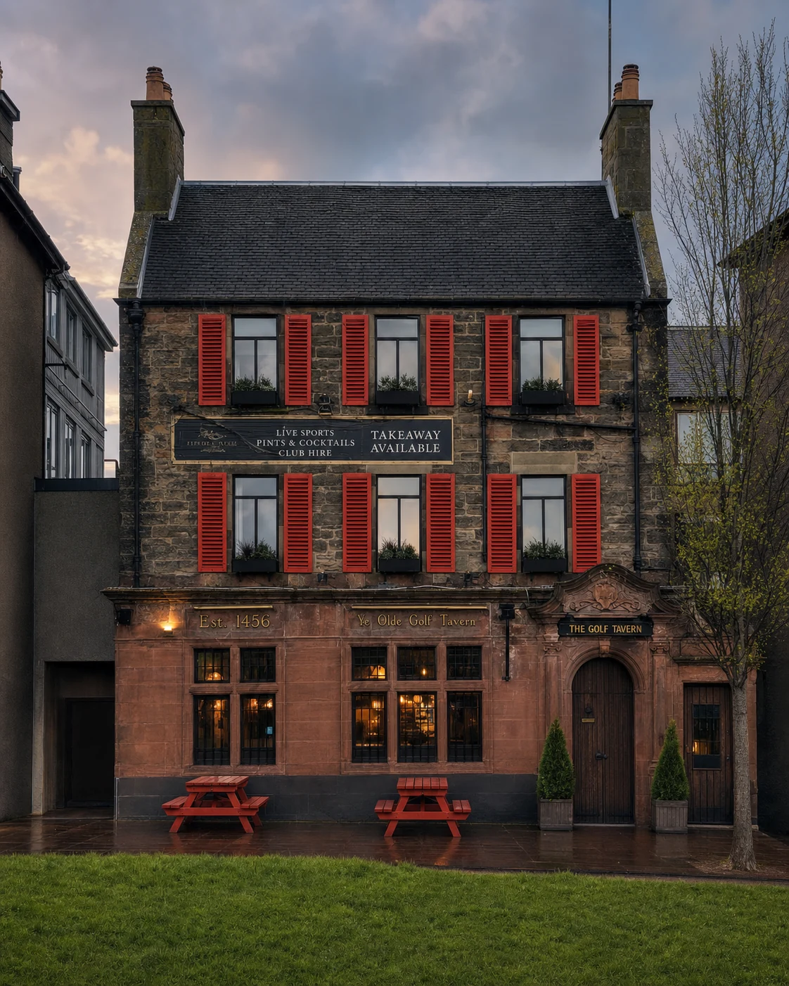 The red-shuttered Golf Tavern facing Bruntsfield Links on a damp Edinburgh evening.